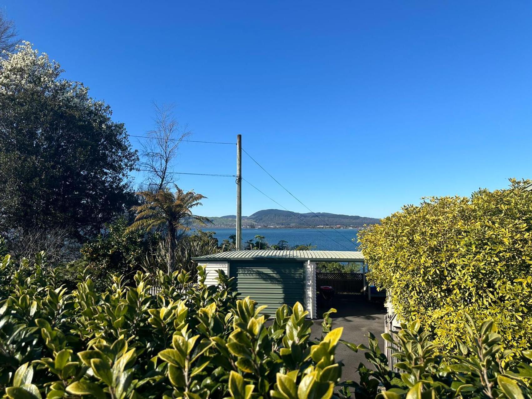 Mia'S Home With Lake View Rotorua Exterior photo